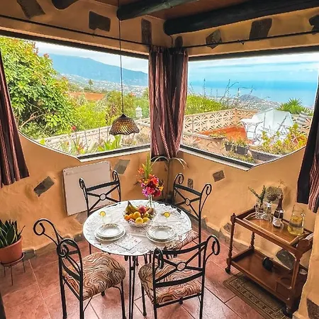 Quaint Artist In Marvelous Nature - Alegrias Feriehus La Orotava
